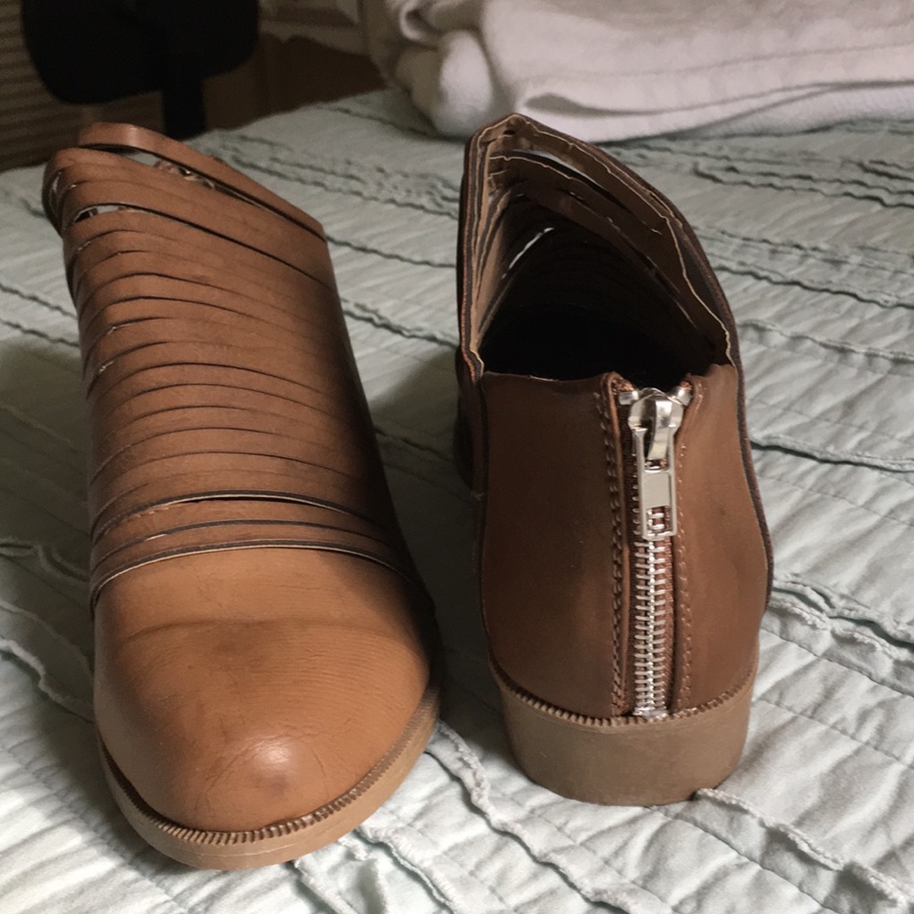 Size 9 booties - Picture 3 of 5